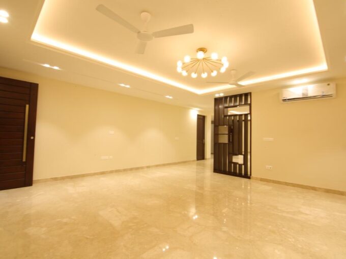 4BHK Luxurious Ground Floor Flat for Sale in Vasant Kunj, Delhi – Your Dream Home Awaits!